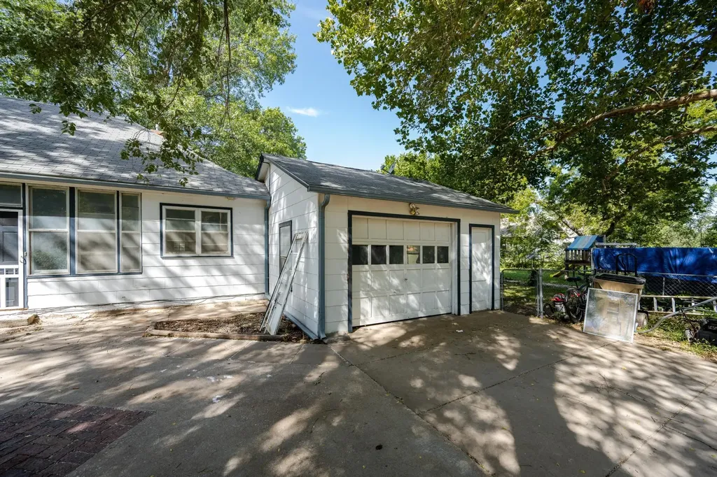 212 W 2nd Halstead KS 67056