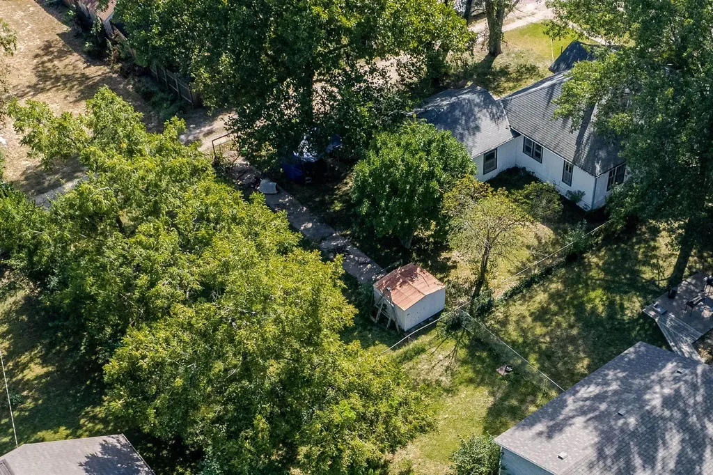 212 W 2nd Halstead KS 67056