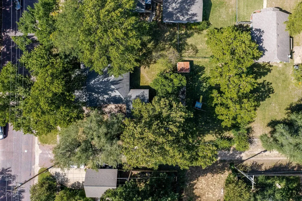 212 W 2nd Halstead KS 67056