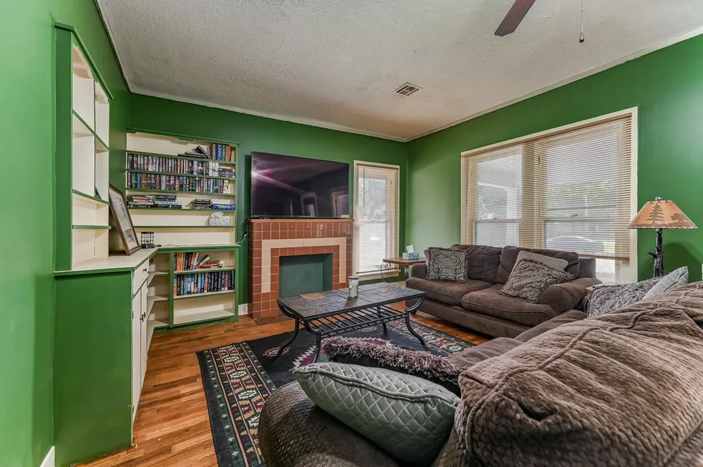 212 W 2nd Halstead KS 67056