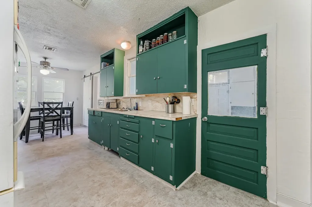 212 W 2nd Halstead KS 67056