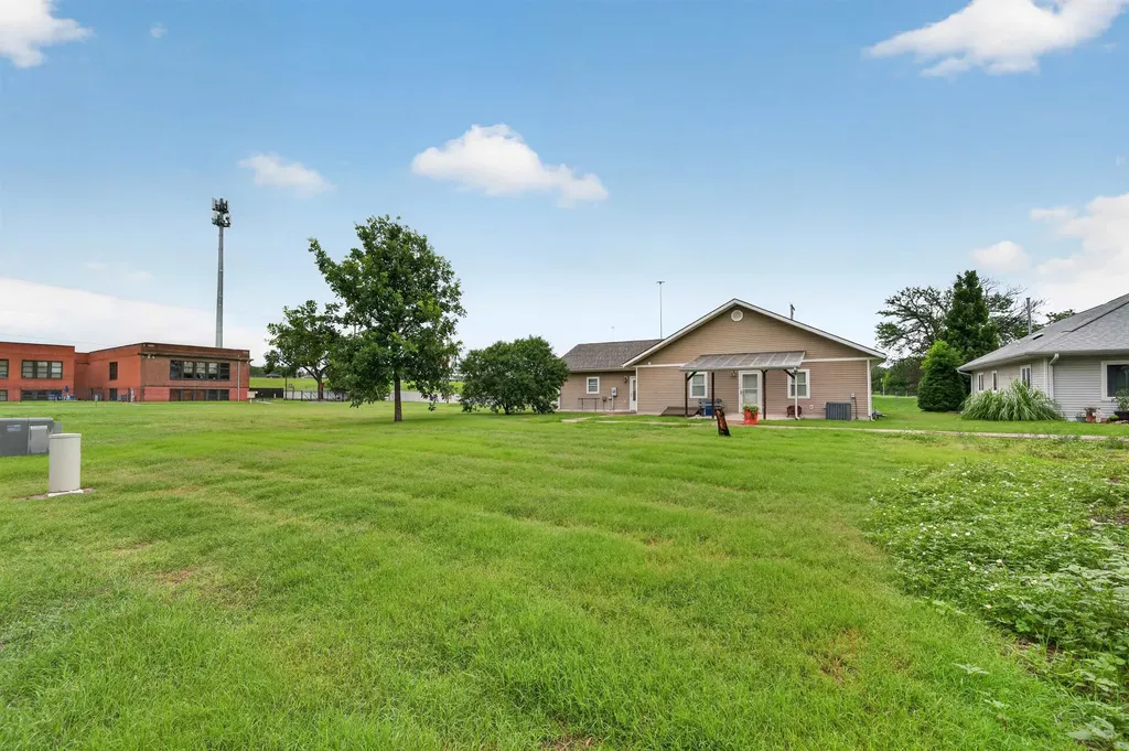 543 S Lorraine Wichita KS 67211