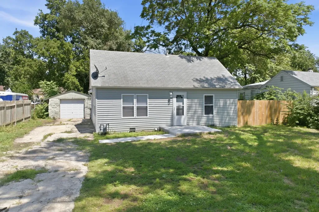 2416 S Pattie Avenue Wichita KS 67216