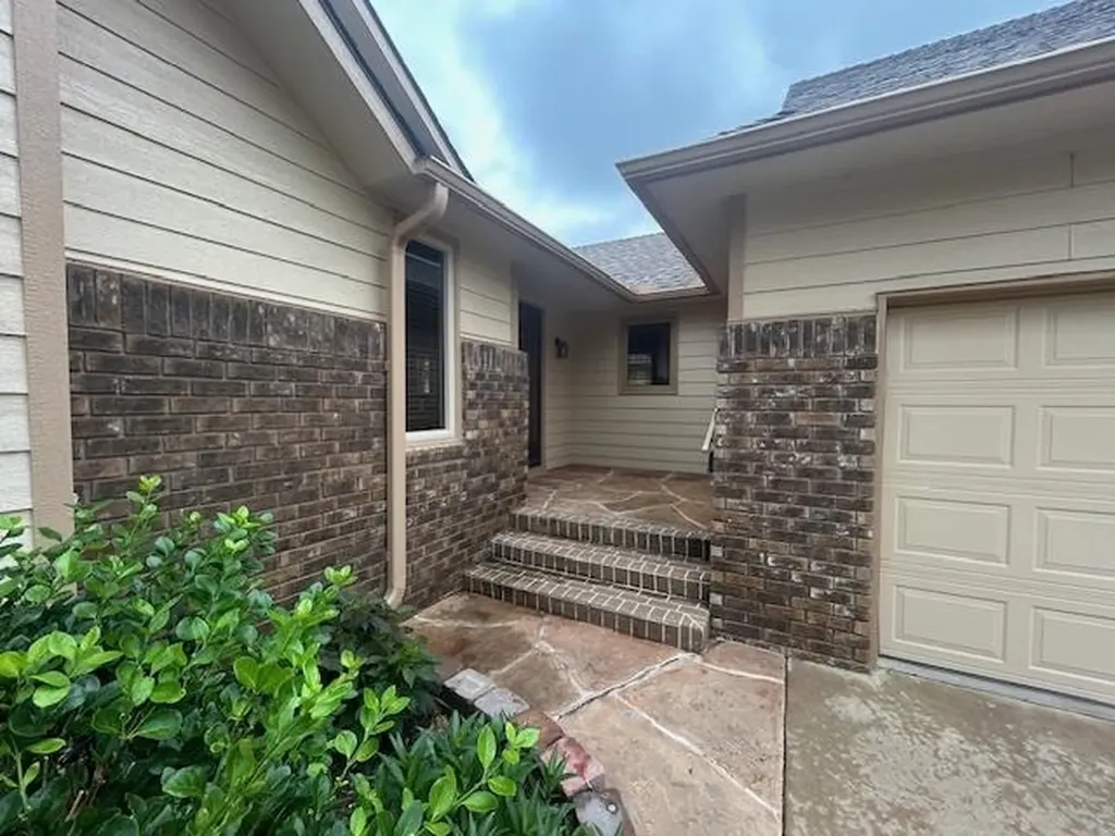 11725 W Alderny Court Wichita KS 67212