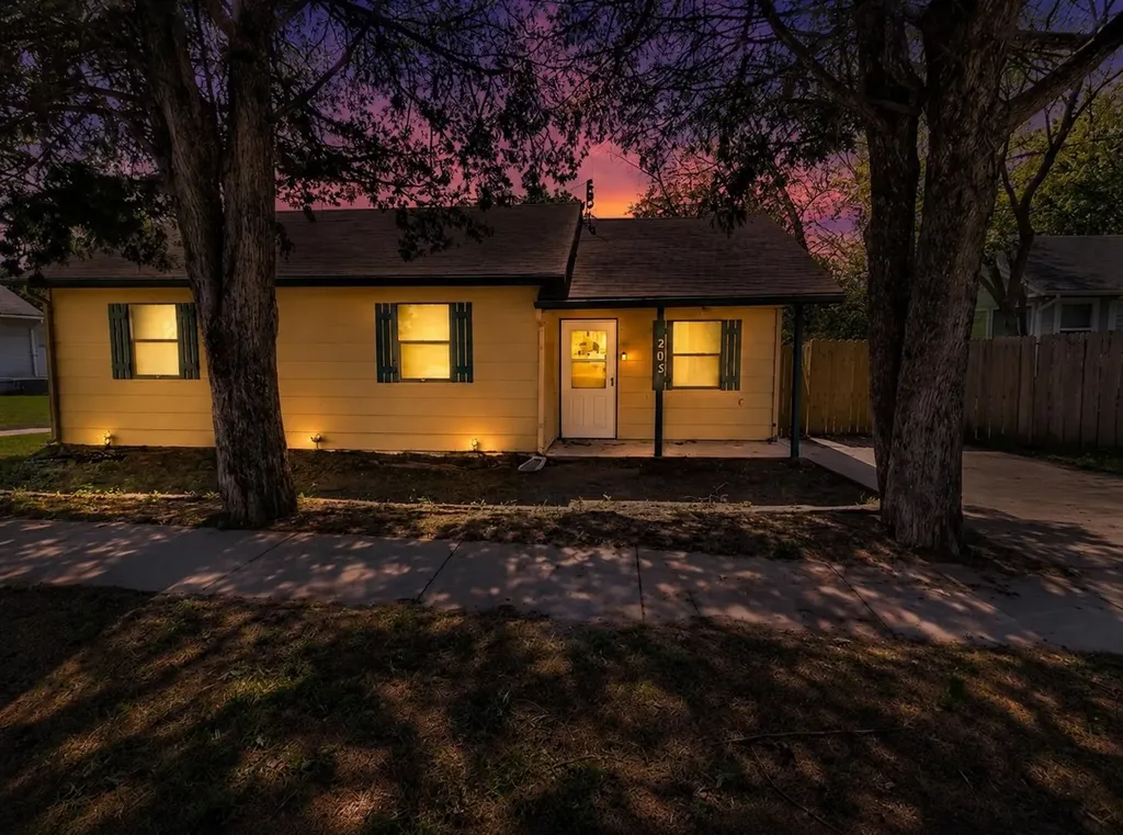 205 S 4th Street Mulvane KS 67110