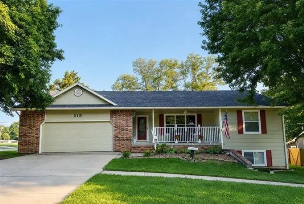 205 S 4th Street Mulvane KS 67110