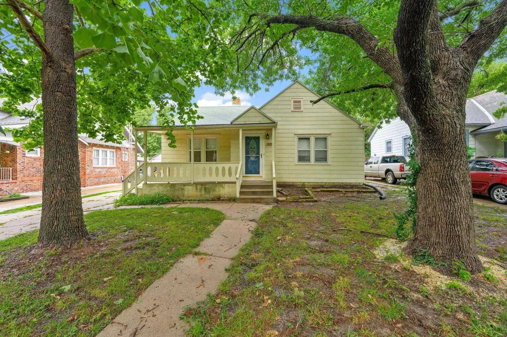 537 S Broadview Wichita KS 67218