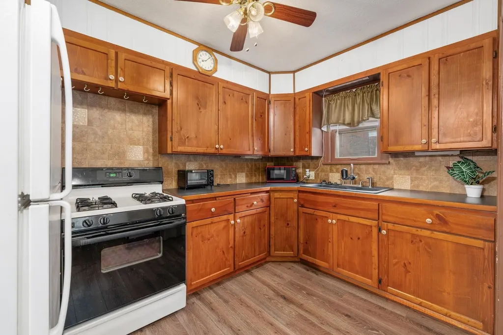 537 S Broadview Wichita KS 67218