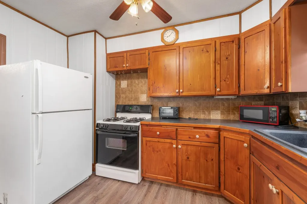 537 S Broadview Wichita KS 67218