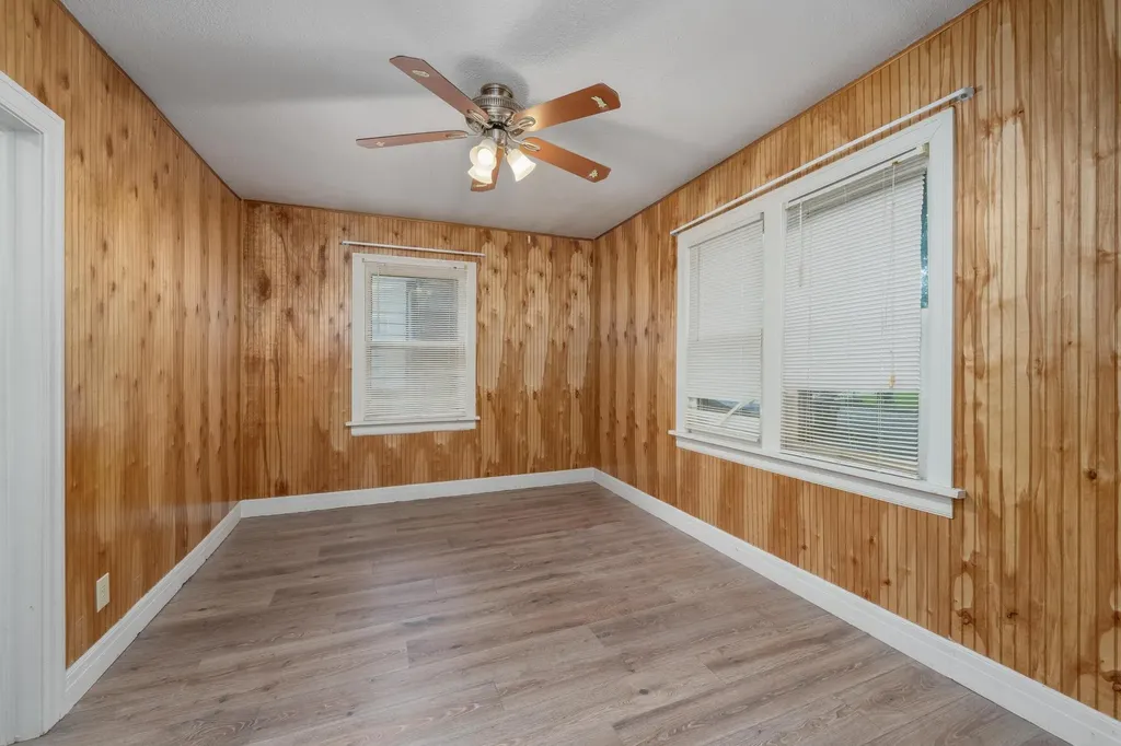 537 S Broadview Wichita KS 67218