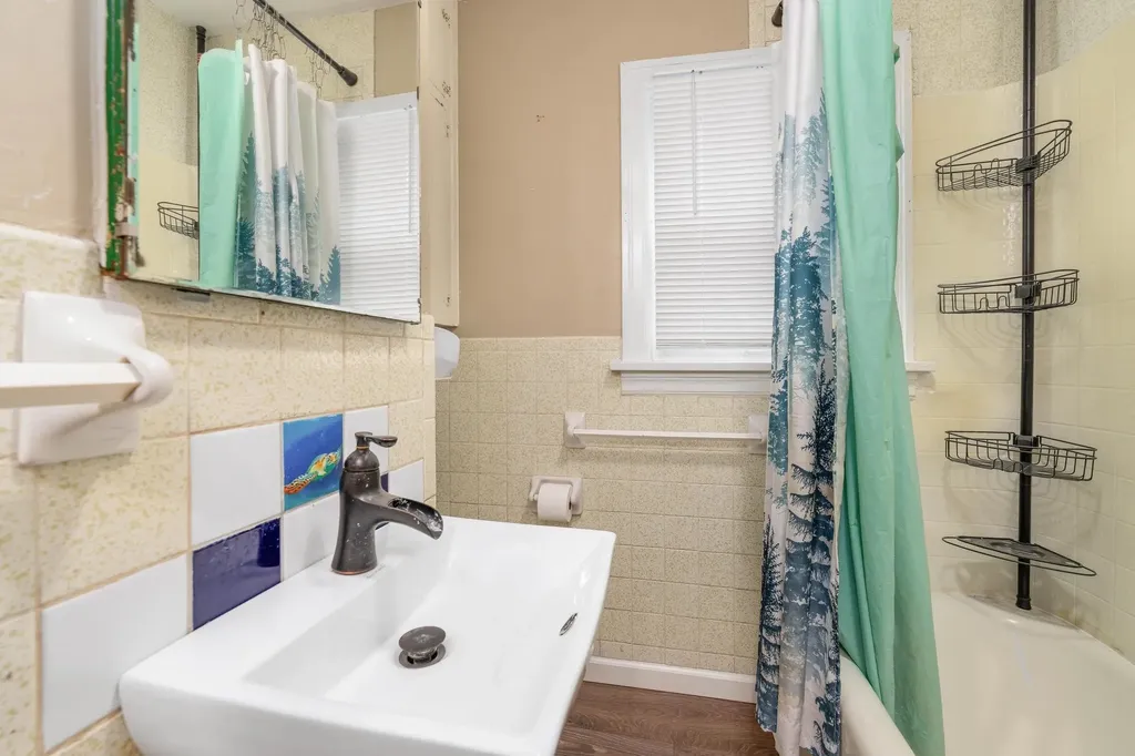 537 S Broadview Wichita KS 67218