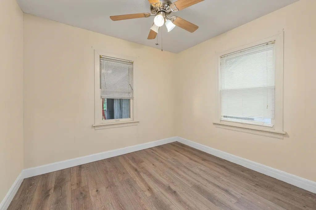 537 S Broadview Wichita KS 67218
