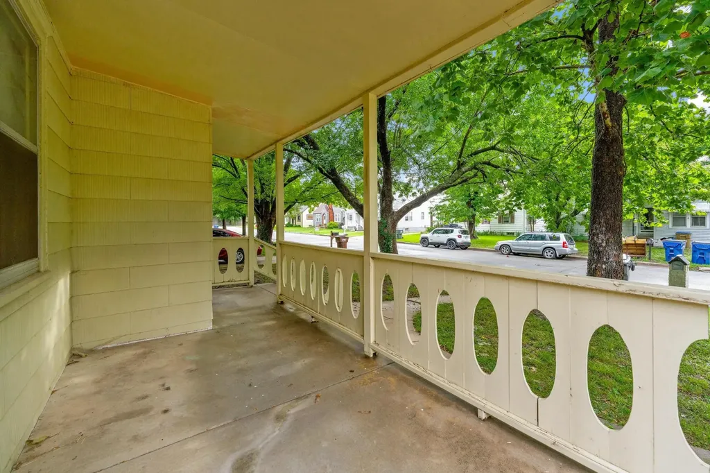 537 S Broadview Wichita KS 67218