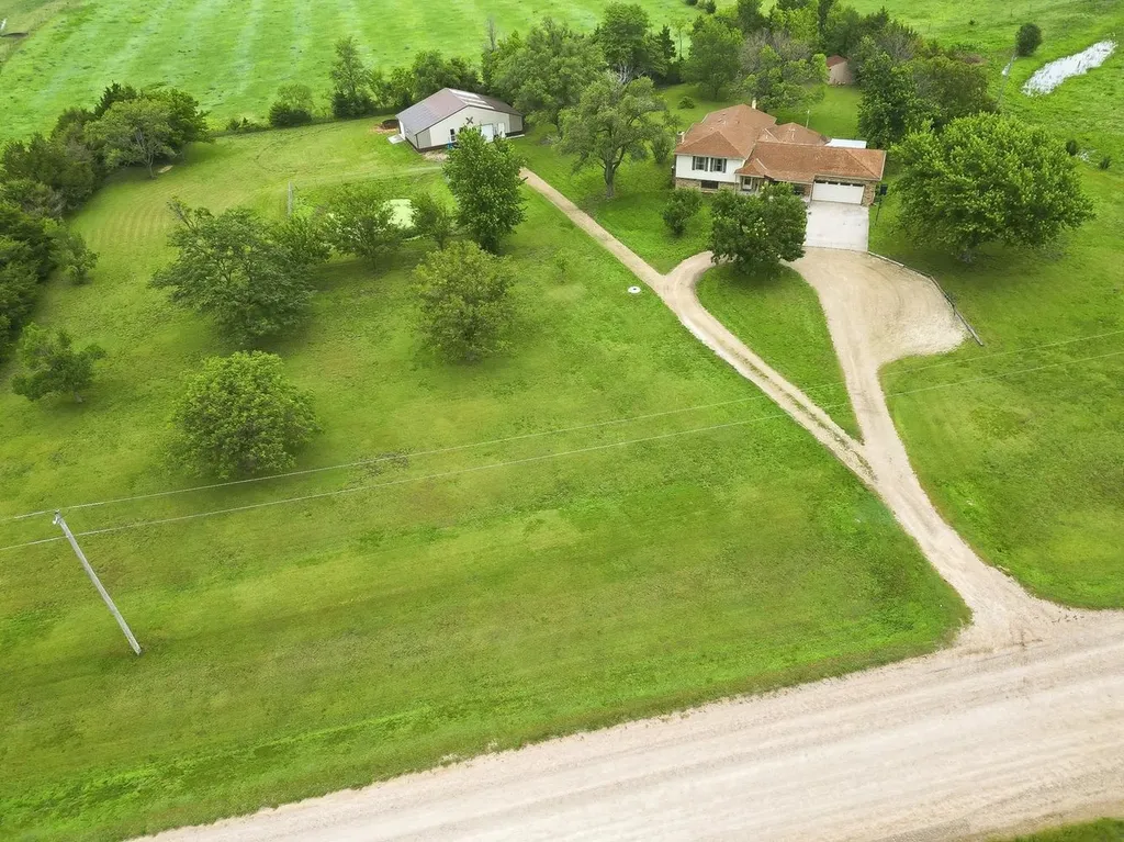 16786 NW 10th Benton KS 67017