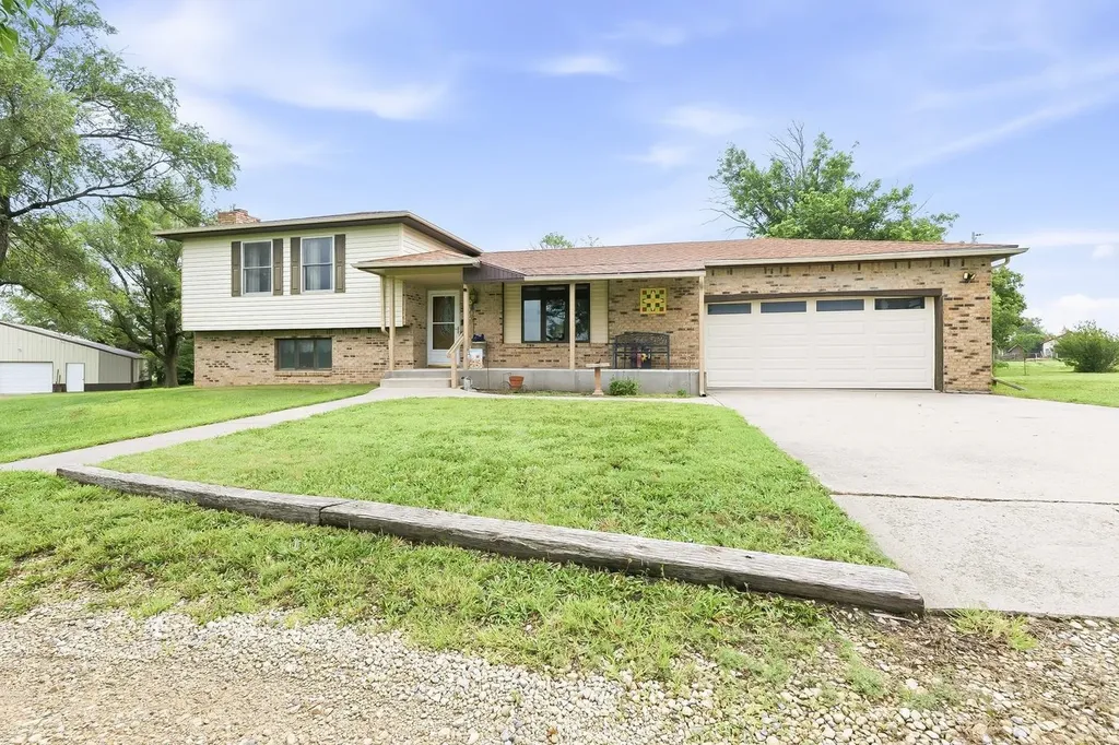 16786 NW 10th Benton KS 67017