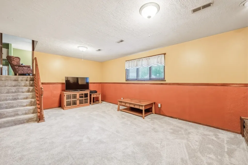16786 NW 10th Benton KS 67017