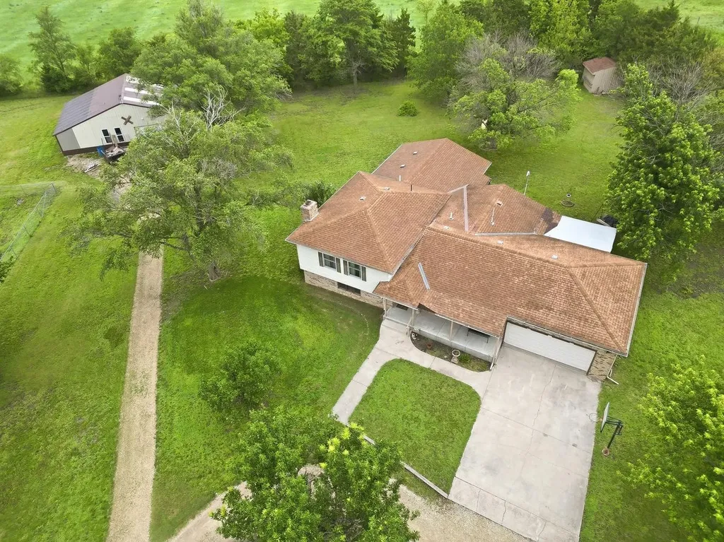 16786 NW 10th Benton KS 67017