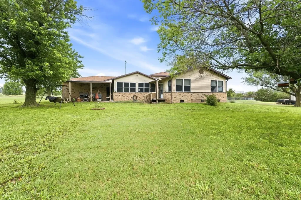 16786 NW 10th Benton KS 67017