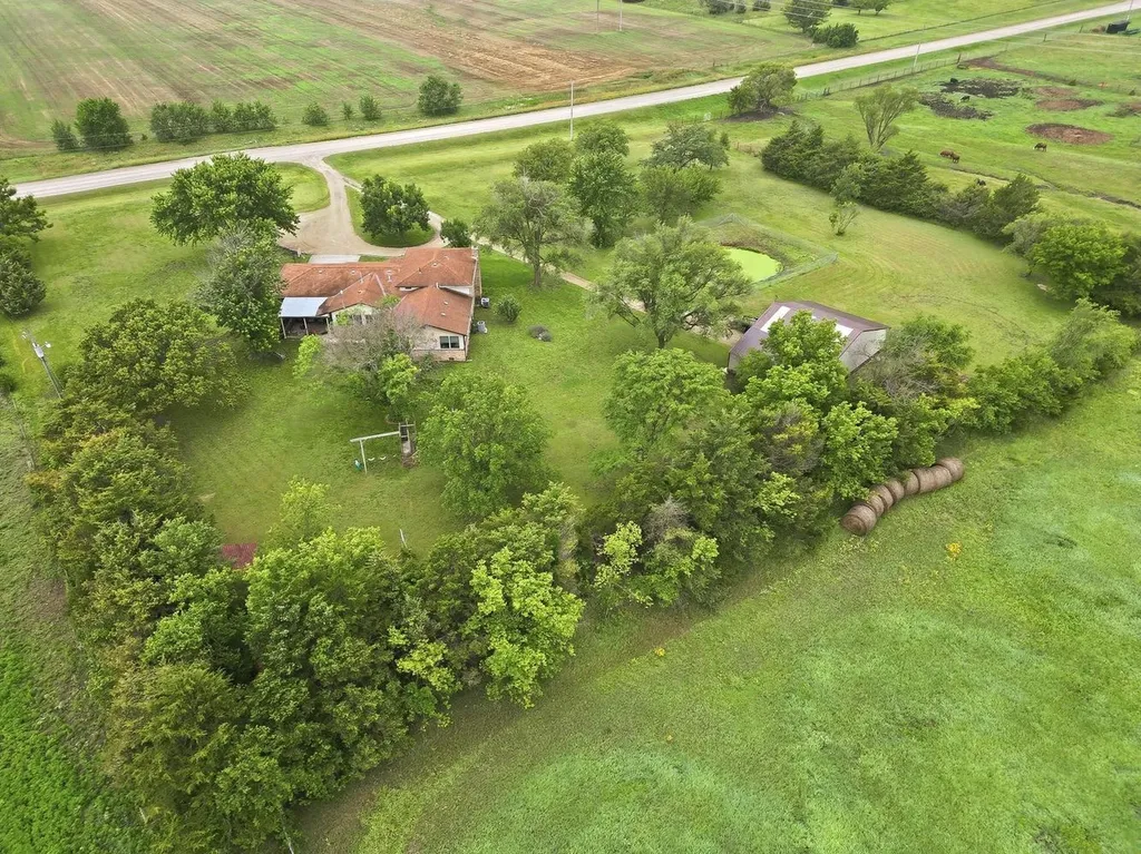 16786 NW 10th Benton KS 67017