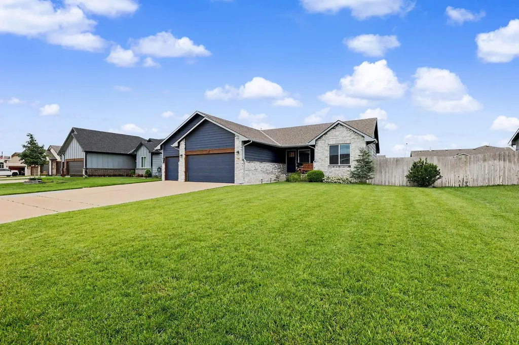 906 N Saint Andrew Goddard KS 67052