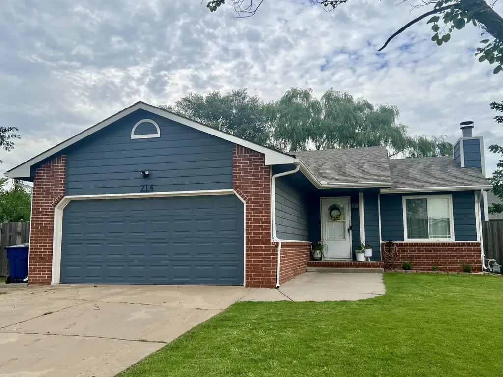 214 E Country Walk Mulvane KS 67110