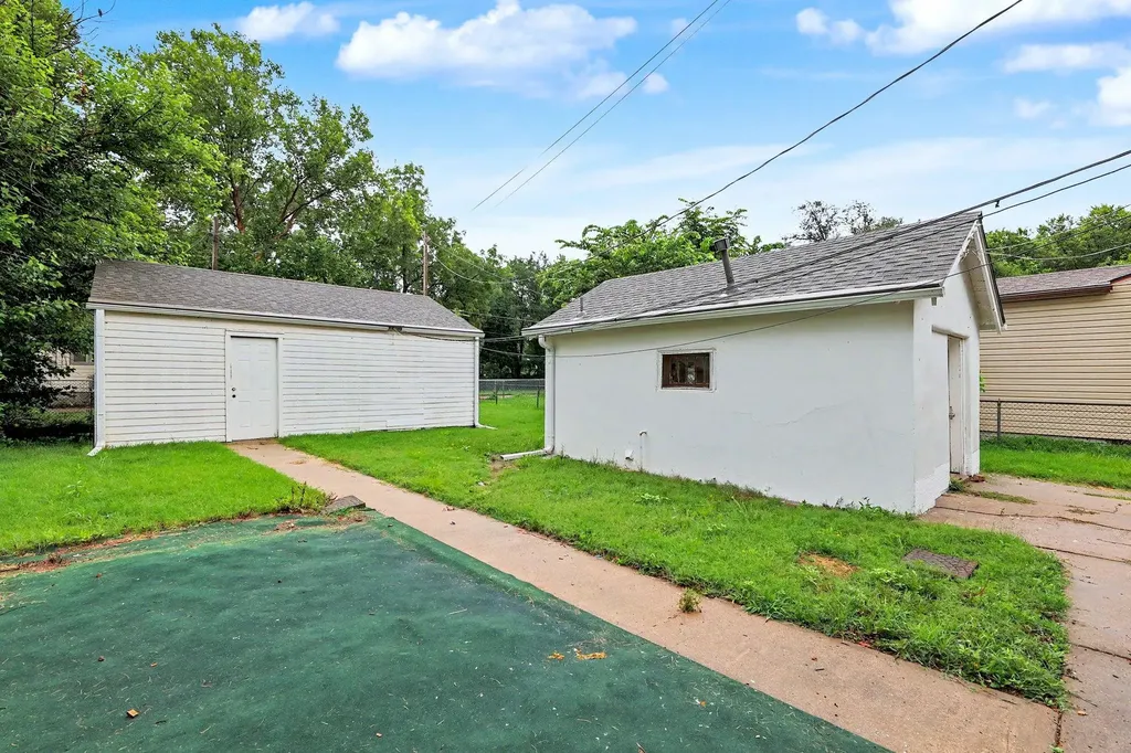 2328 W Maple Wichita KS 67213