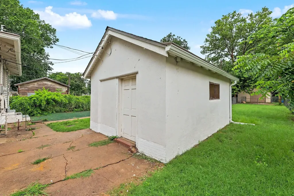 2328 W Maple Wichita KS 67213