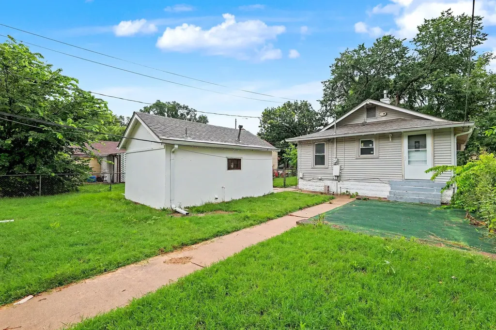 2328 W Maple Wichita KS 67213