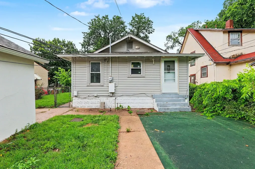 2328 W Maple Wichita KS 67213