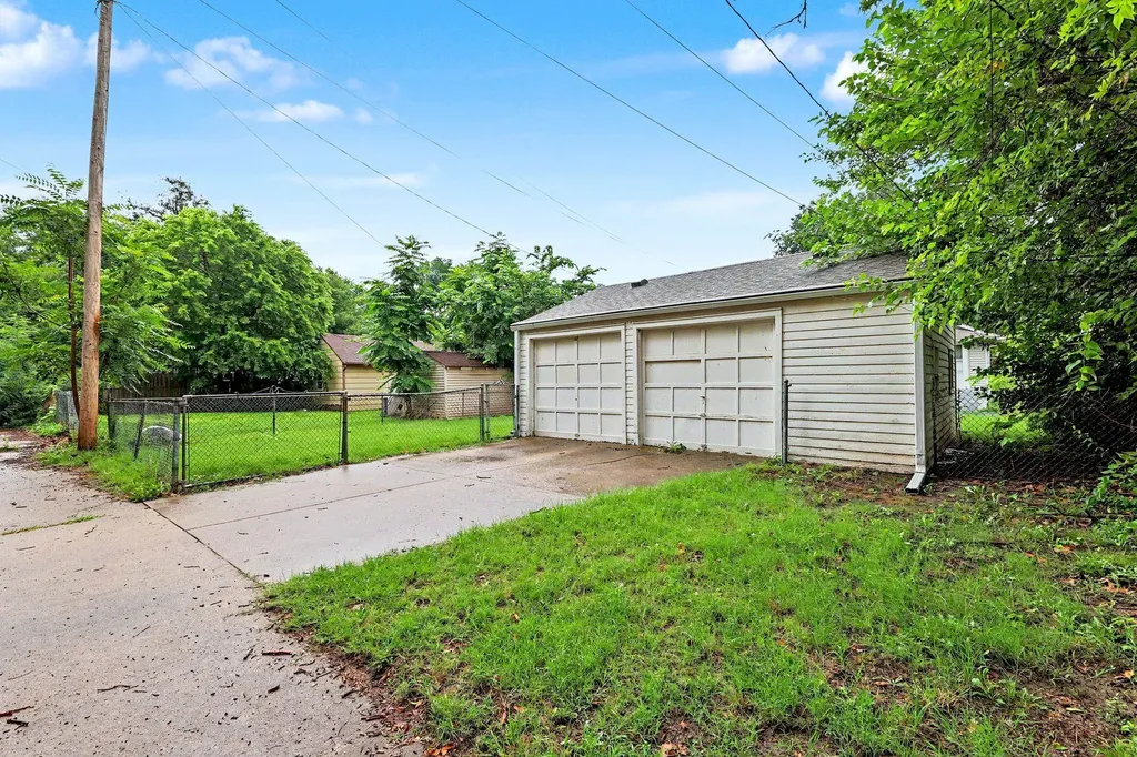 2328 W Maple Wichita KS 67213
