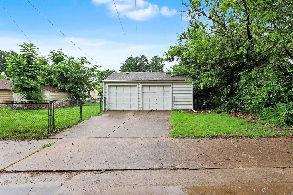 2328 W Maple Wichita KS 67213