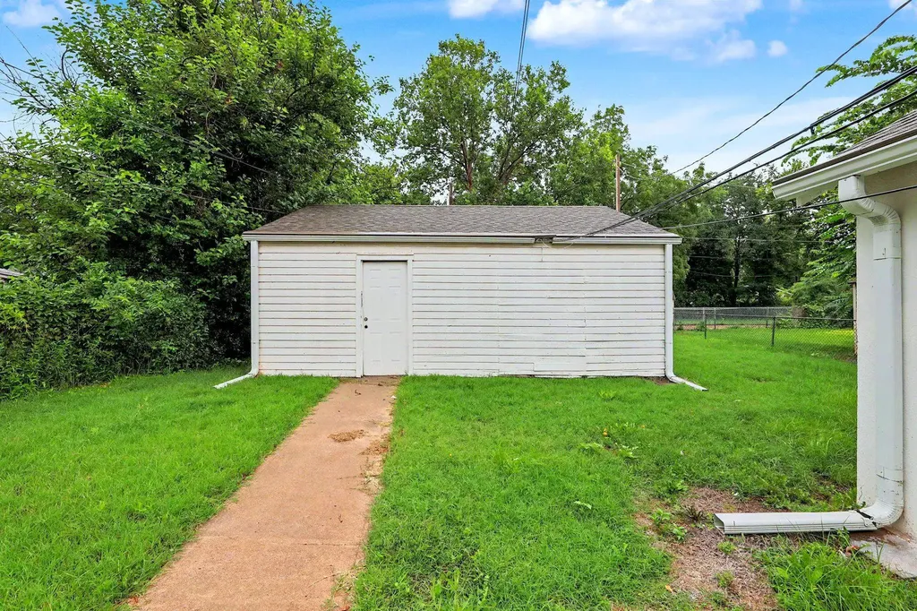 2328 W Maple Wichita KS 67213
