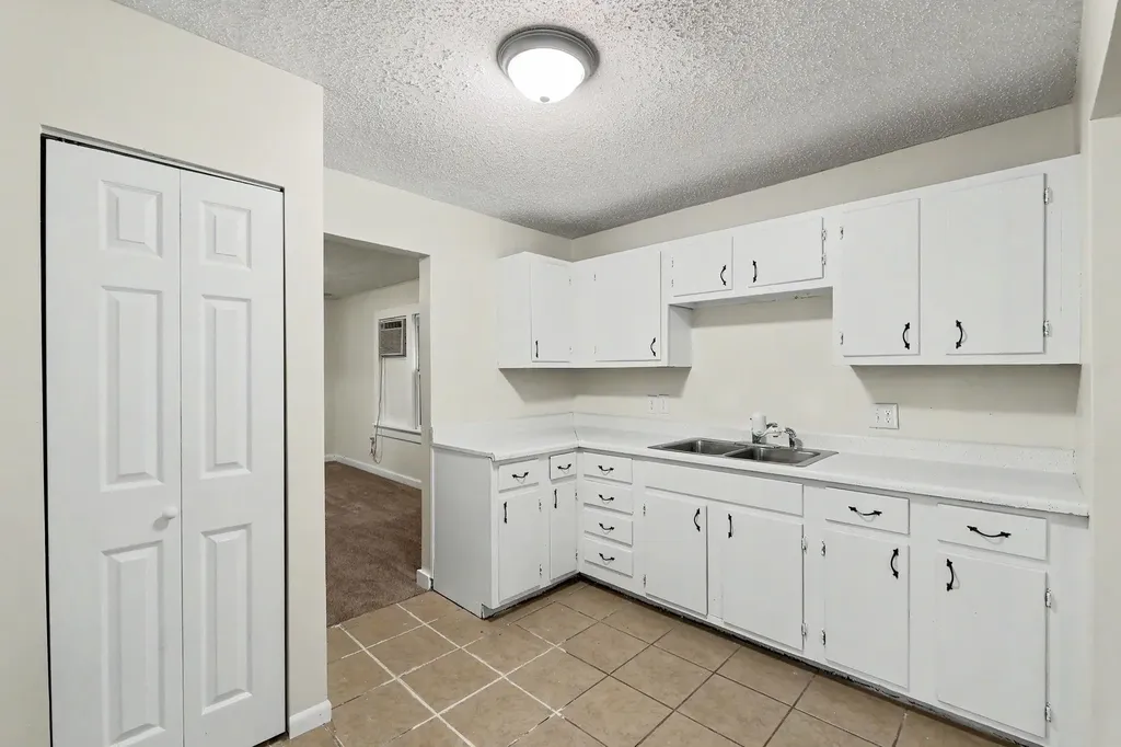 2328 W Maple Wichita KS 67213
