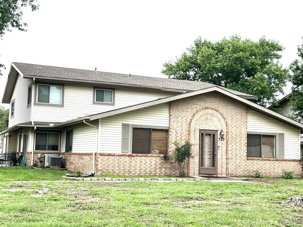 523 S Paula Wichita KS 67209