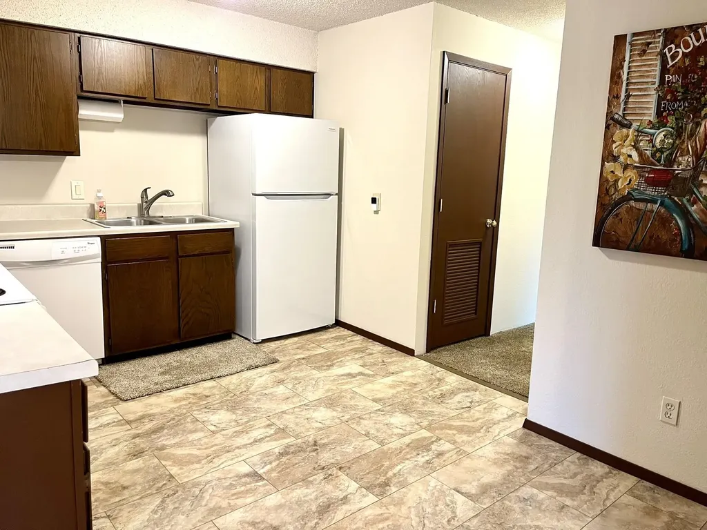 523 S Paula Wichita KS 67209