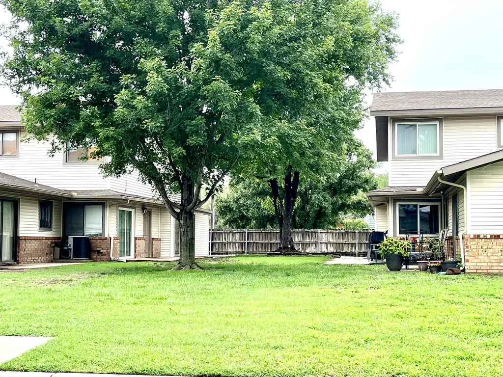 523 S Paula Wichita KS 67209
