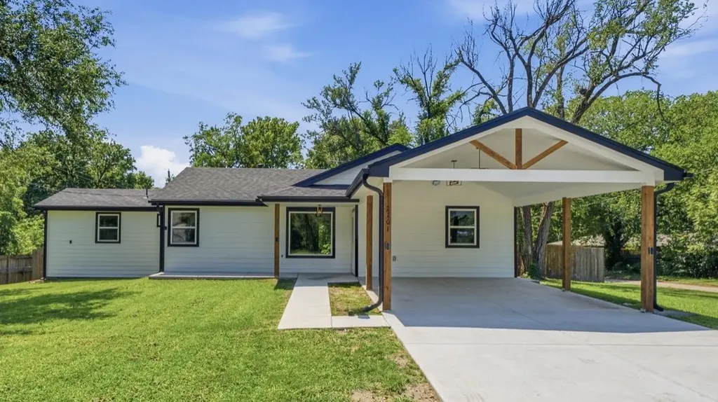 2101 S Bluff Wichita KS 67218
