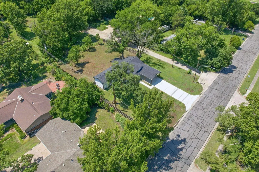 2101 S Bluff Wichita KS 67218