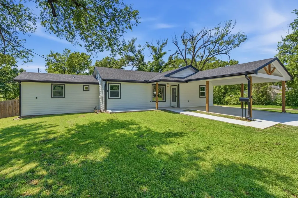 2101 S Bluff Wichita KS 67218