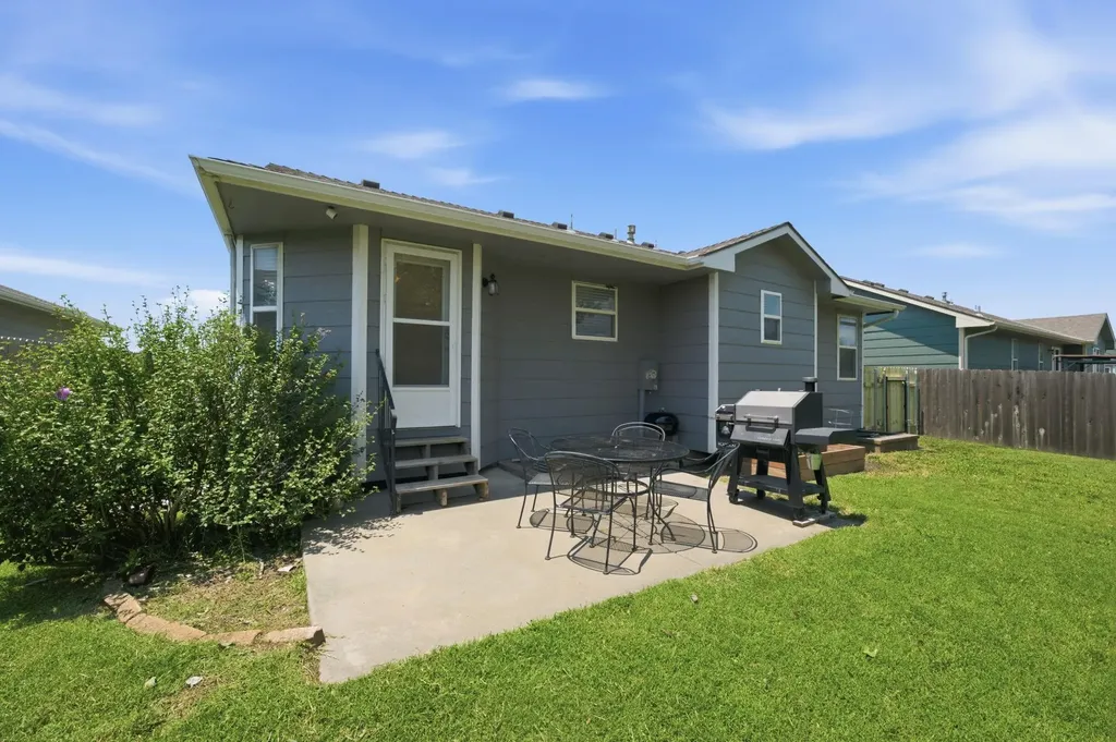 2238 S Milstead Street Wichita KS 67209-3607
