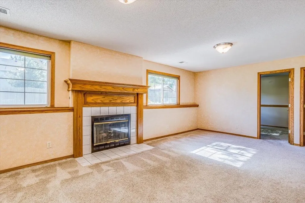 2421 S Cypress Wichita KS 67210