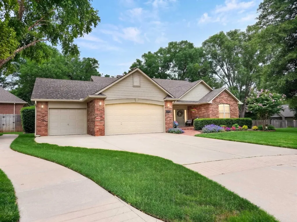 241 S Maple Dunes Court Wichita KS 67235