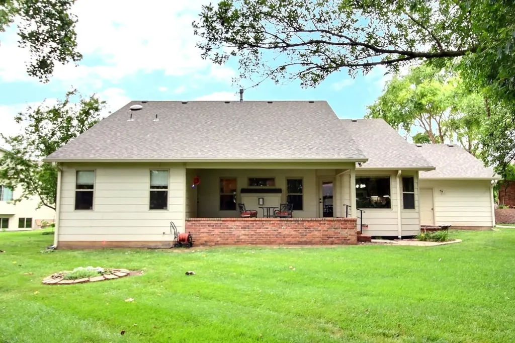 241 S Maple Dunes Court Wichita KS 67235