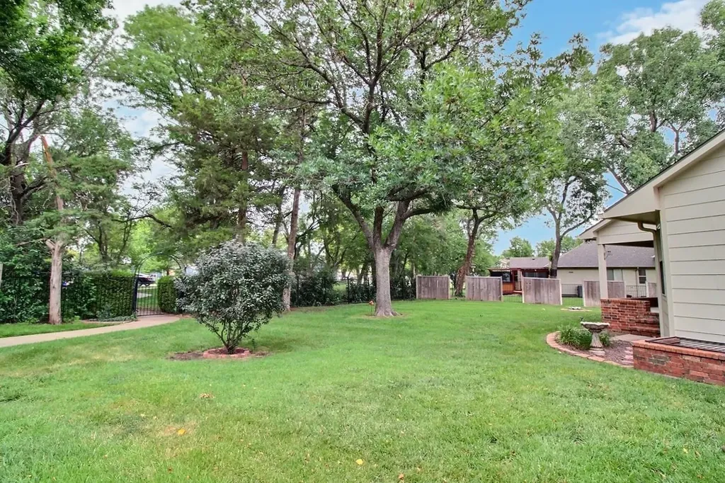 241 S Maple Dunes Court Wichita KS 67235