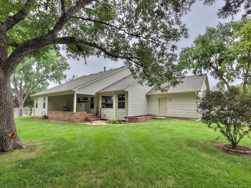 241 S Maple Dunes Court Wichita KS 67235