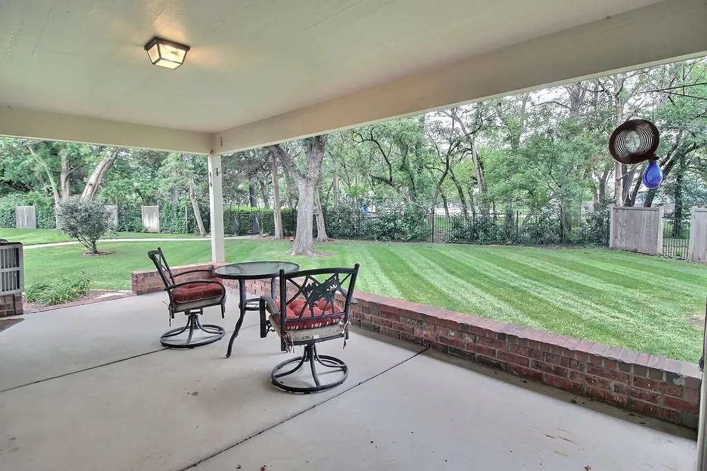 241 S Maple Dunes Court Wichita KS 67235