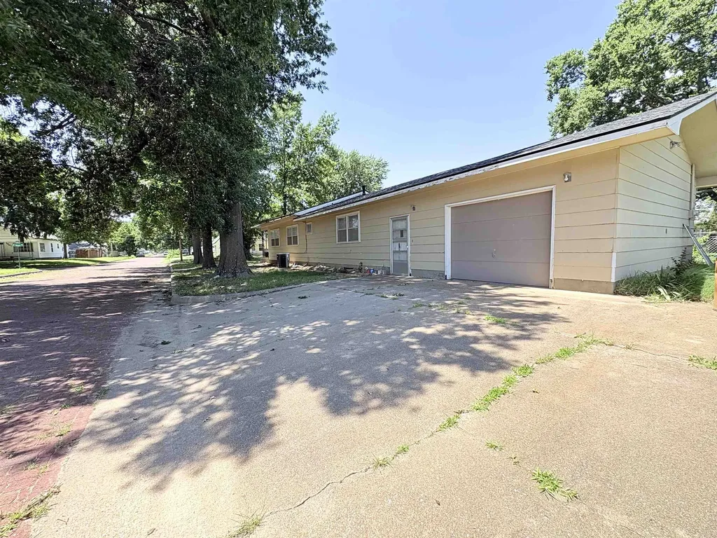 1326 S C Street Arkansas City KS 67005