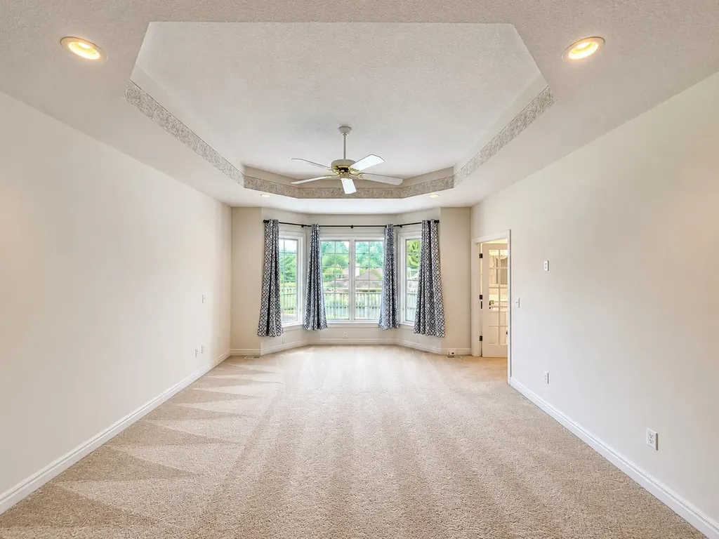 2534 Briarwood Hutchinson KS 67502