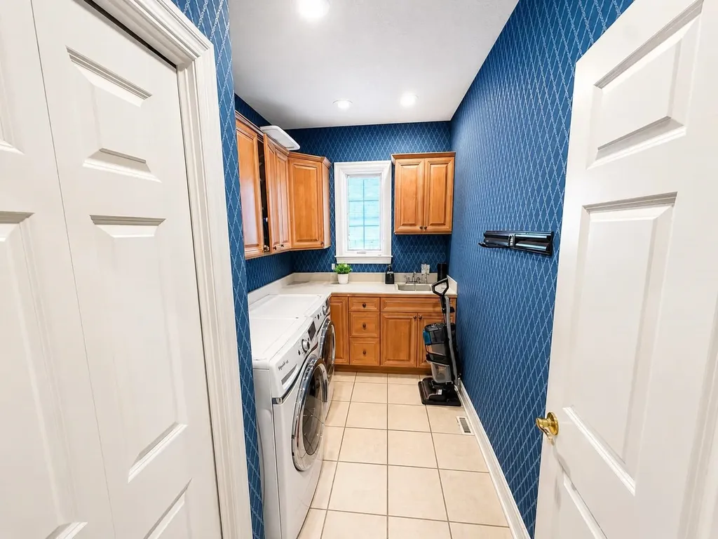 2534 Briarwood Hutchinson KS 67502