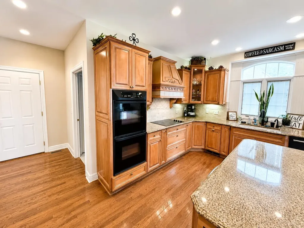 2534 Briarwood Hutchinson KS 67502